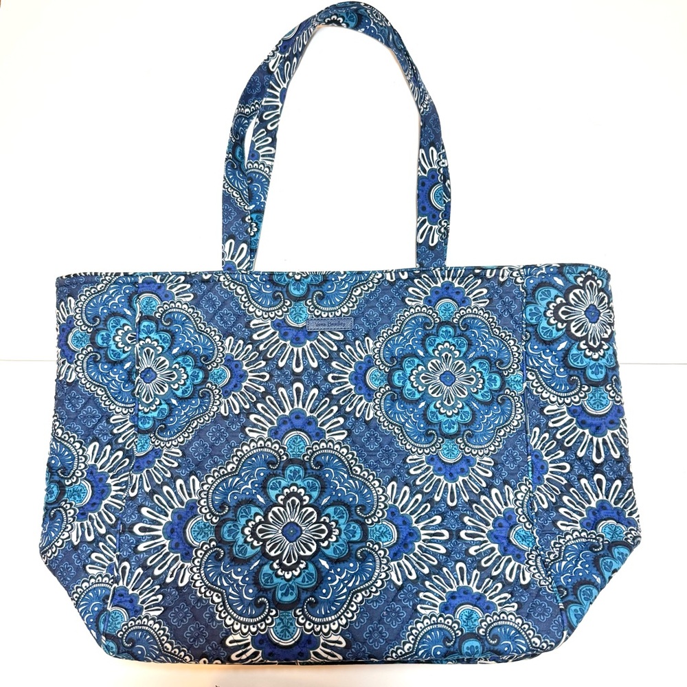 NWOT‎ Vera Bradley Blue Floral Shoulder Tote BagInside Pockets